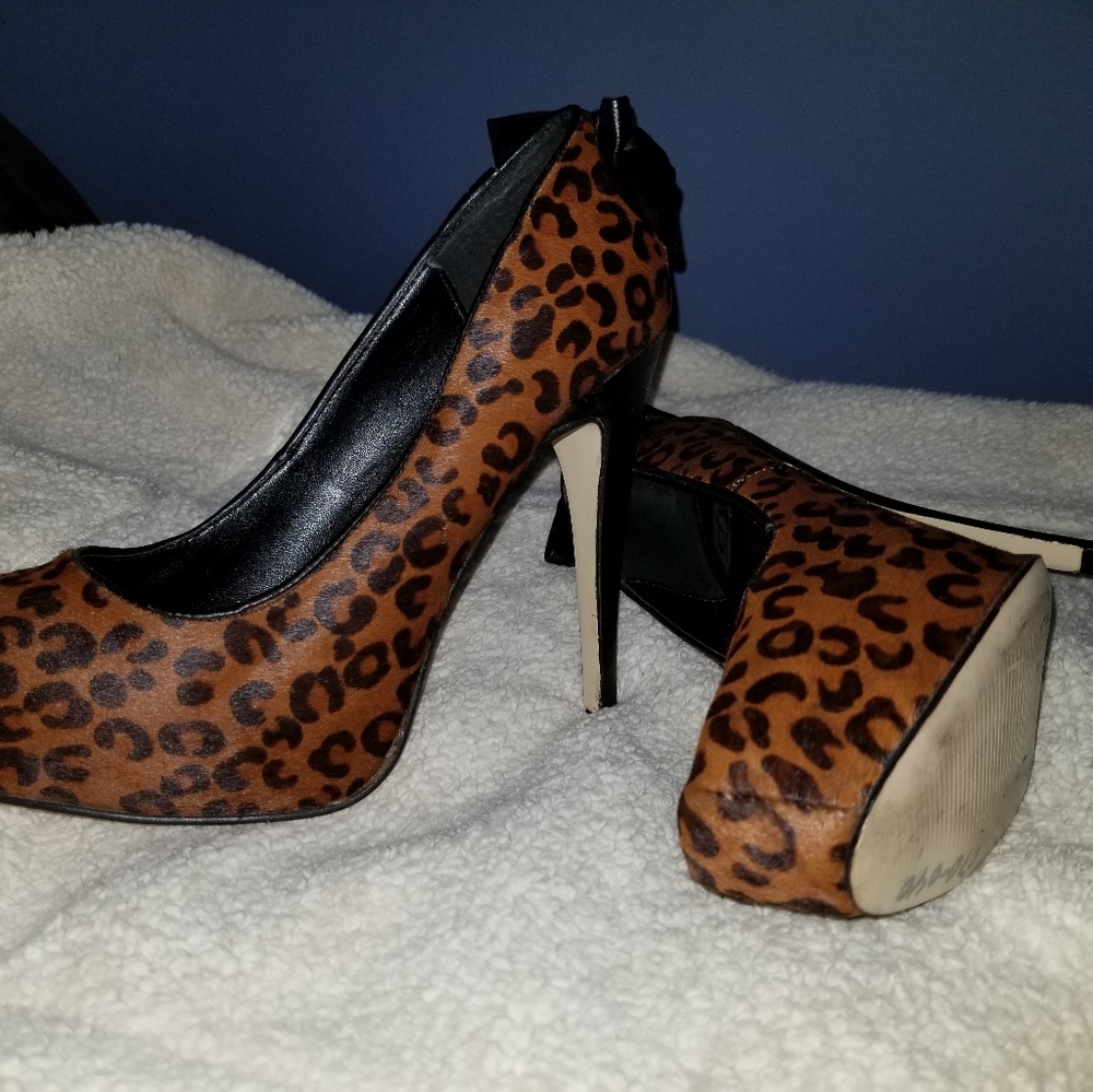 Shoes - Picture 2 of 3